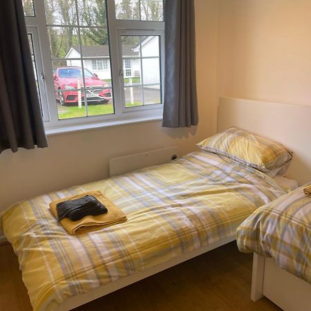Bumblebee Lodge Saint Cleer Buitenkant foto