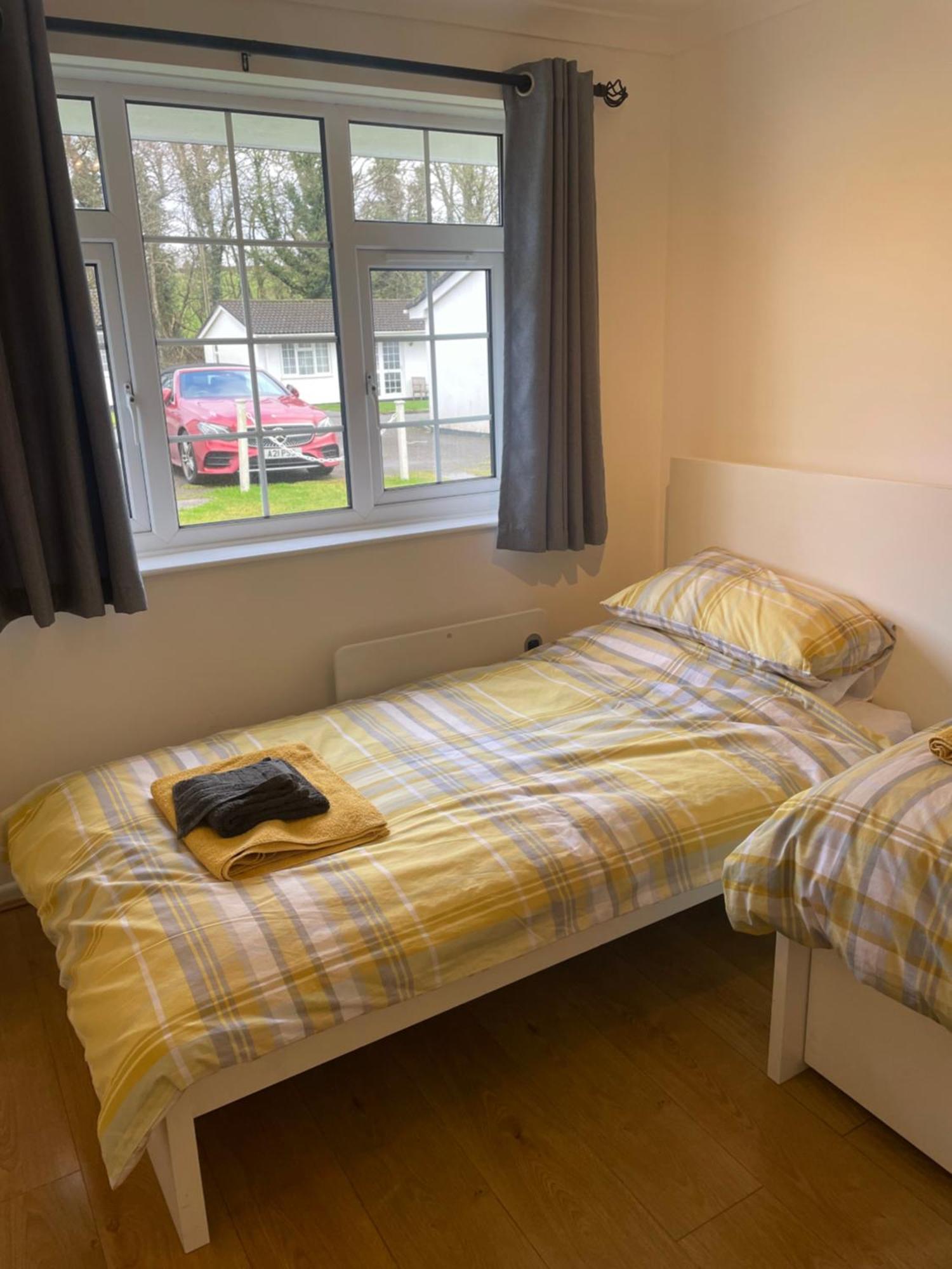 Bumblebee Lodge Saint Cleer Buitenkant foto