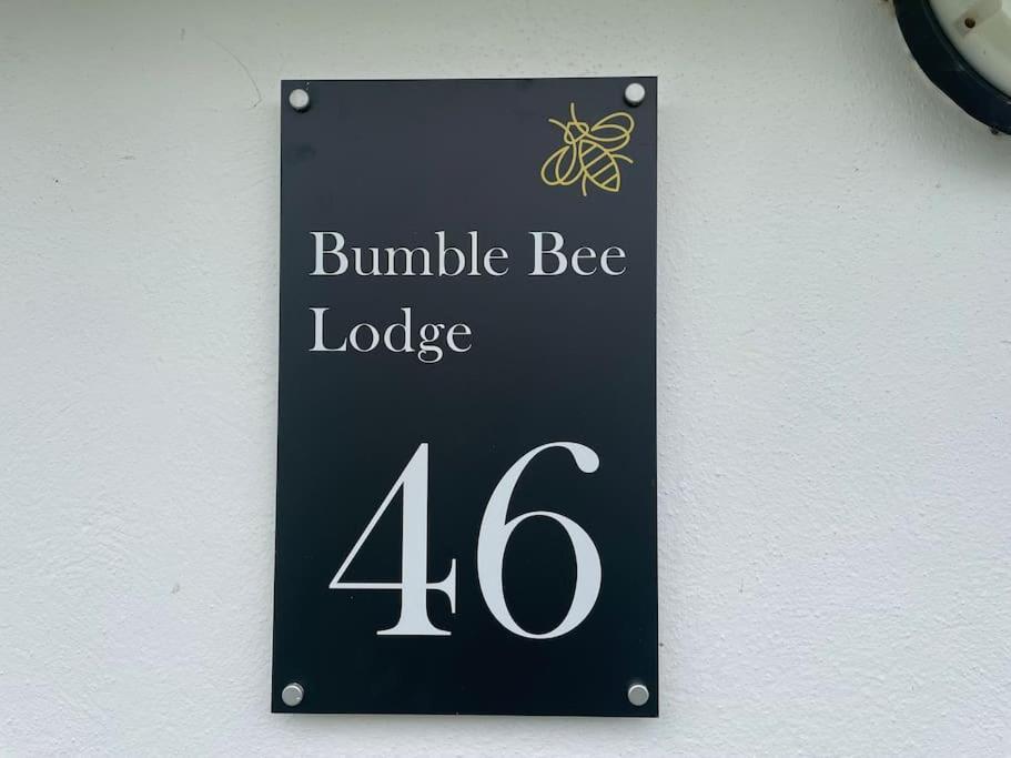 Bumblebee Lodge Saint Cleer Buitenkant foto
